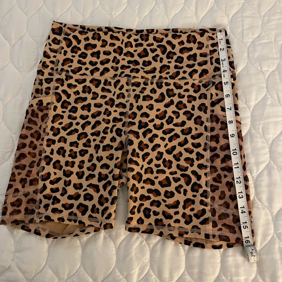 Fabletics Leopard Bike Shorts - Sz L, GUC - Picture 9 of 15